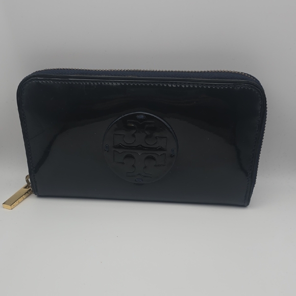 Tory Burch Handbags - Tory Burch Shinny PVC Black & Blue W/ Gold Hardware Zip Around Wallet (EUC)✨️🖤✨